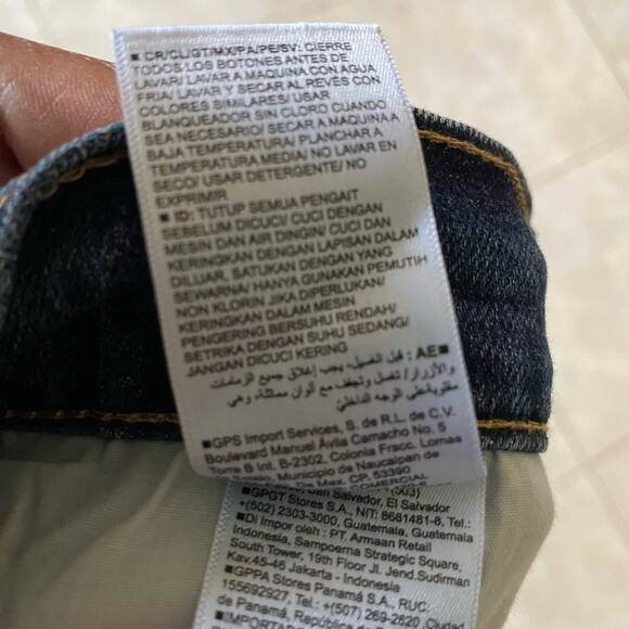 Old Navy Mid Rise Boyfriend Barbara Clean Denim Blue Jean Shorts Size 18 - Picture 4 of 7